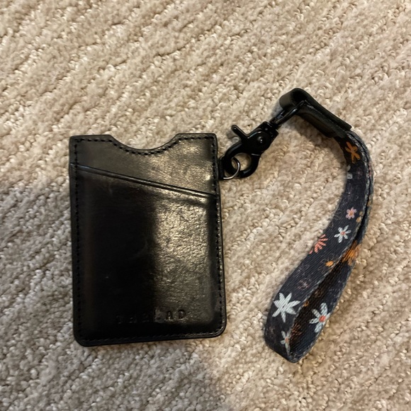 Thread Wallet card holder and wrist strap - Picture 2 of 7